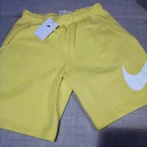 Nike standard fit shorts ((glow Green))